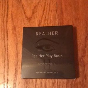 RealHer Play Book Eyeshadow palette